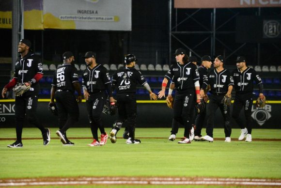 Los Toros de Tijuana se quedaron con el primero de la serie ante Pericos