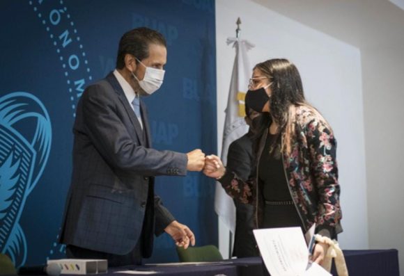 Reconoce el Rector Alfonso Esparza a ganadores de Emprende BUAP del nivel medio superior