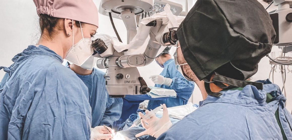 La UMAE El Hospital de Especialidades “San José” reactivó los trasplantes de córnea con los protocolos de seguridad