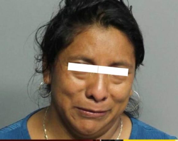 Muere niña de 2 años olvidada en un auto por hispana que la llevaría a la guardería
