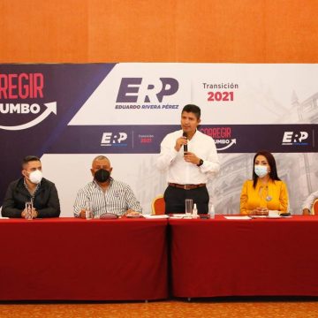 Eduardo Rivera Pérez sostiene encuentro con taxistas y transportistas