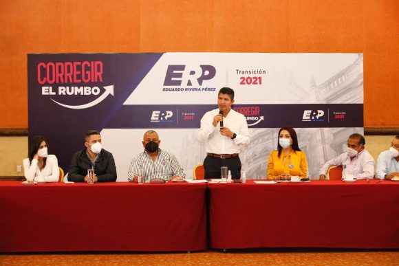 Eduardo Rivera Pérez sostiene encuentro con taxistas y transportistas