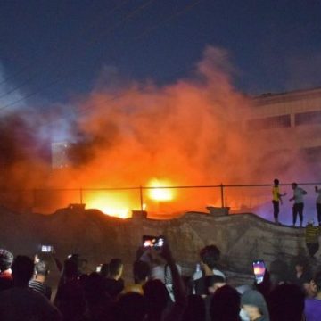 92 es el número de muertos en un incendio en un hospital COVID en Irak