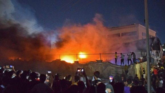 92 es el número de muertos en un incendio en un hospital COVID en Irak