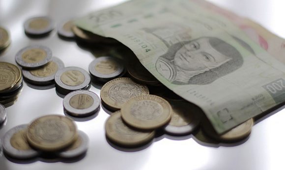 Brinda Economía asesoría a solicitantes de crédito peso a peso