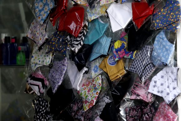 Cubrebocas de tela no sirve para prevenir el contagio y la nueva variante Delta: Salud