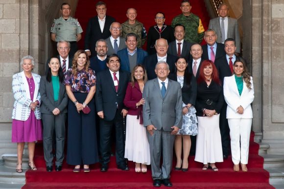 Se reúne AMLO con gobernadores para dialogar sobre gobernanza y seguridad