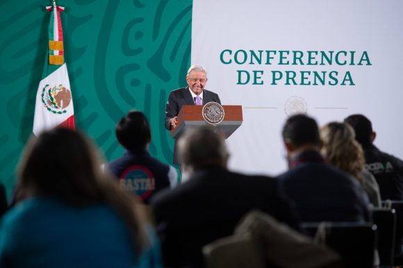 Descarta AMLO cierre de actividades ante tercera ola de COVID-19