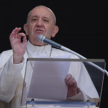 El papa Francisco es hospitalizan para una cirugía de colon