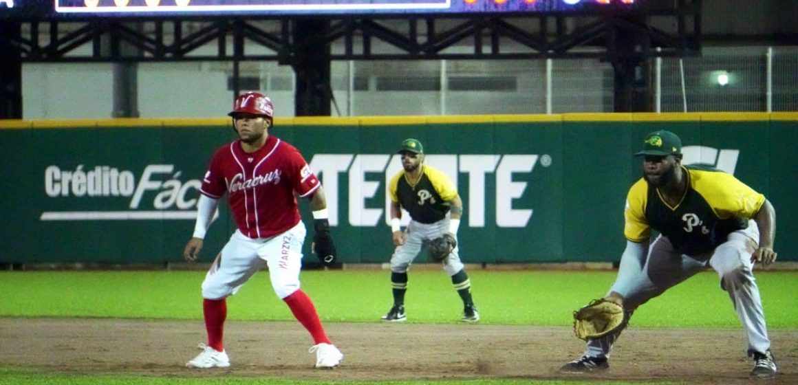 Los Pericos de Puebla amarraron la serie ante El Águila en el puerto