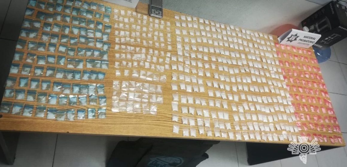 Con casi 600 dosis de aparente droga, Policía Estatal captura a tres hombres