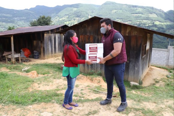 Continúa SEDIF entregando apoyos alimentarios en comunidades indígenas