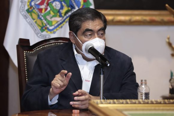 La federación debe voltear a Puebla y mandar más vacunas contra COVID: Barbosa