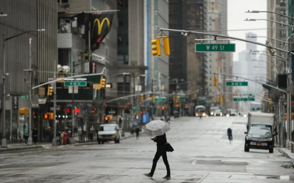 Nueva York pedirá cartilla de vacunación para comidas en espacios cerrados, gimnasios y teatros