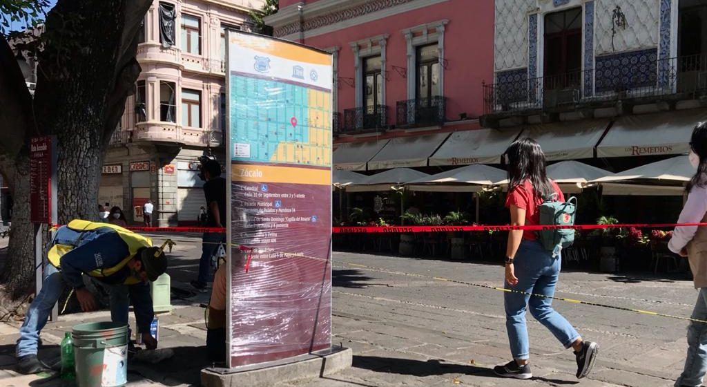 Ayuntamiento de Puebla da mantenimiento a tótems y carteles del centro