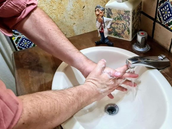 Médicos del IMSS piden a poblanos no bajar la guardia y cortar contagios