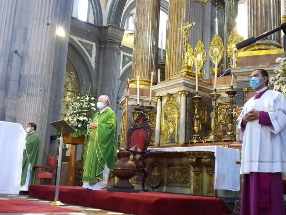 Llama arzobispo de Puebla a la conciliación y dejar atrás la polarización