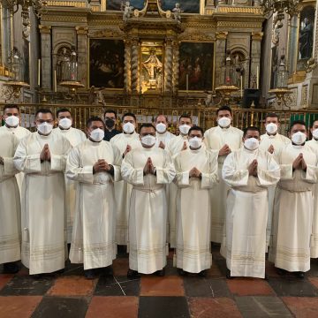 Ordena Arzobispo de Puebla a 2 nuevos sacerdotes y 15 diáconos en la Catedral