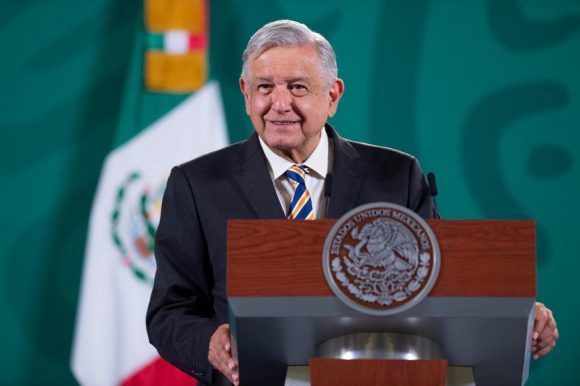 AMLO reta al bloque conservador a que se una para quitarlo el próximo año