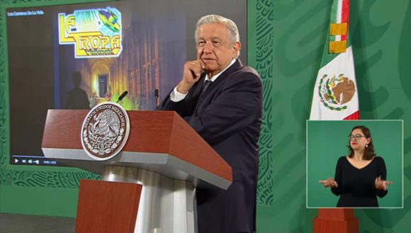 (VIDEO) AMLO pide la canción ‘Los caminos de la vida’ y asegura que “hay que correr riesgos”