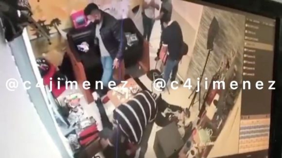 (VIDEO)  Agentes de la FGR roban 20 kilos de cocaína de bodega en CDMX