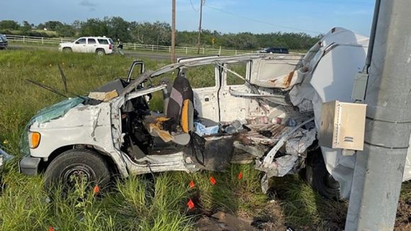 (VIDEO) Mueren 10 migrantes en accidente vial en Texas