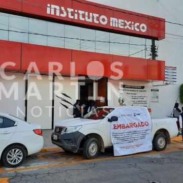 SAT acude a planteles del Instituto México para cumplir embargo