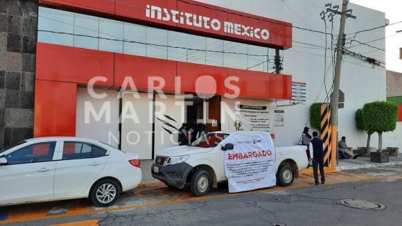SAT acude a planteles del Instituto México para cumplir embargo