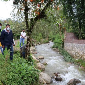 Incrementa Secretaría de Infraestructura maquinaria en Sierra Norte para liberar caminos