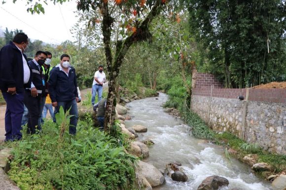 Incrementa Secretaría de Infraestructura maquinaria en Sierra Norte para liberar caminos