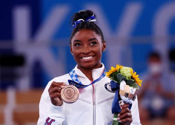 Se queda Simone Biles con medalla de bronce