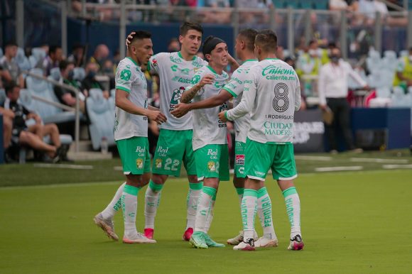 El León goleó al Sporting Kansas City y avanzó a las semifinales de la League Cup