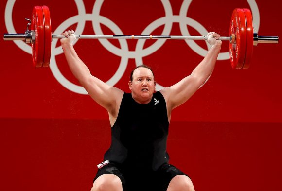 (VIDEO) Laurel Hubbard, primera atleta transgénero en participar en unos Juegos Olímpicos