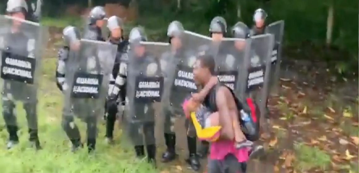 (VIDEO)  Guardia Nacional agrede y bloquea a migrantes en Chiapas; intentan llegar al norte