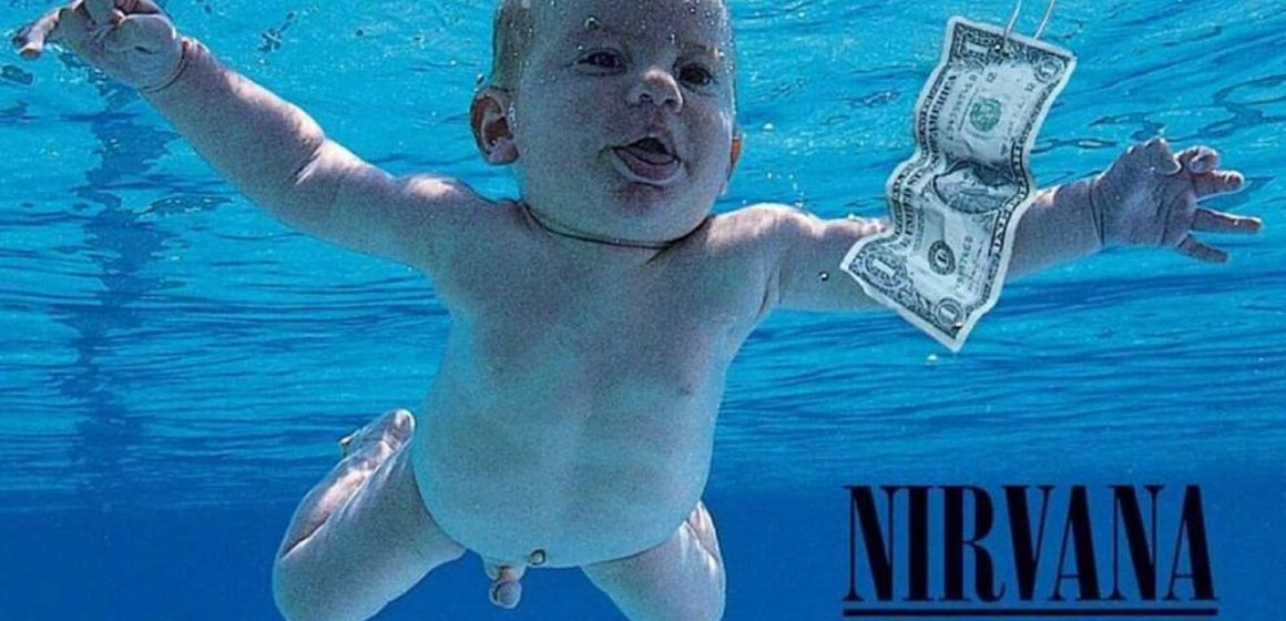 Bebé de la portada “Nevermind” demanda a Nirvana por pornografía infantil; así luce ahora
