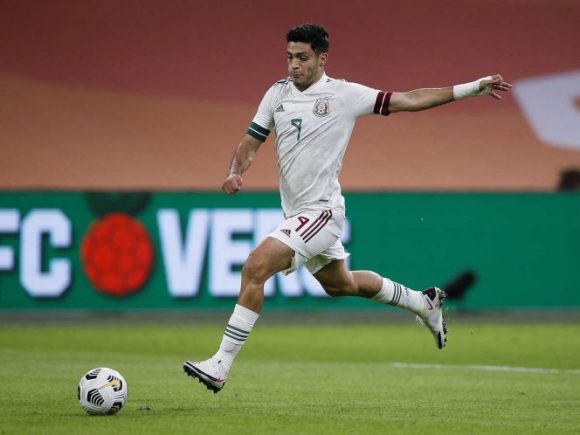 Raúl Jiménez figura en la convocatoria de México rumbo a las eliminatorias