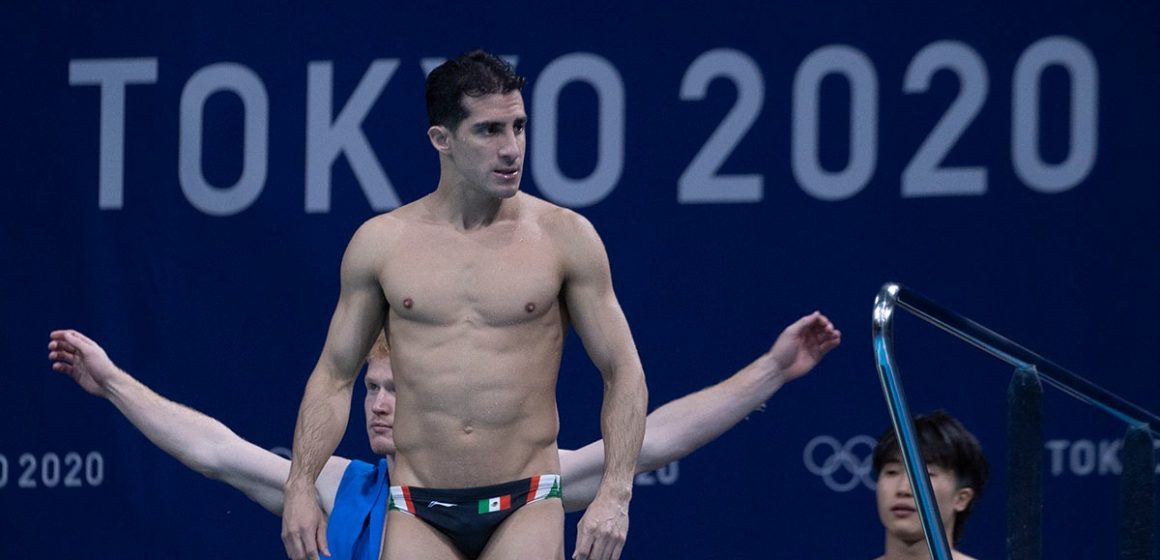 Rommel Pacheco y Osmar Olvera avanzan a semifinales en Trampolín  de 3m