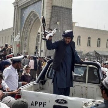 Toman talibanes Kabul, se retira EU