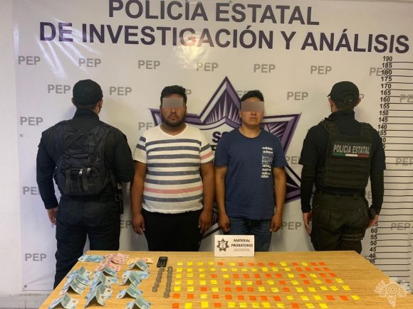 En posesión de aparente cristal, Policía Estatal captura a dos personas