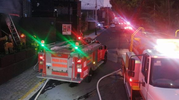 Se incendia restaurante “Invicto” de la Av. Juárez
