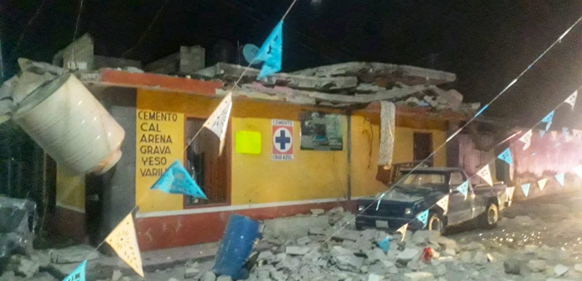 Explota una cochina de gas en festejo de Ahuehuetzingo y derrumba vivienda