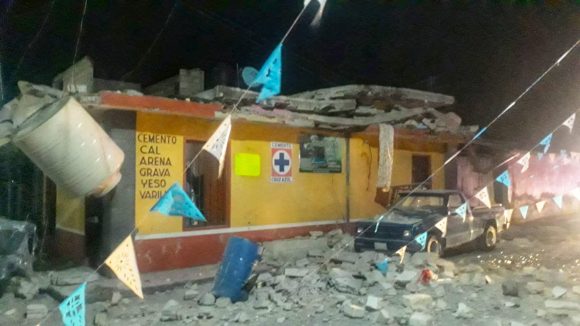 Explota una cochina de gas en festejo de Ahuehuetzingo y derrumba vivienda