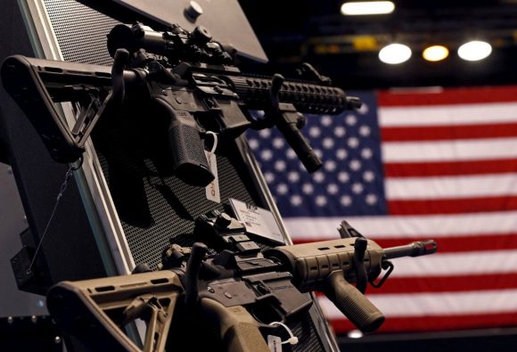 México demanda a empresas de armas en EU