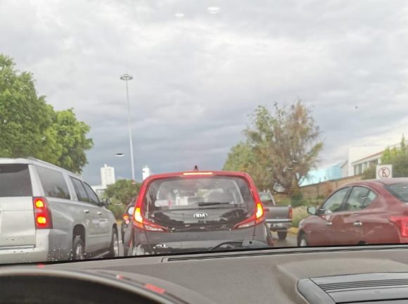 El límite de velocidad permitida en las diferentes vialidades es de  110kms/hr