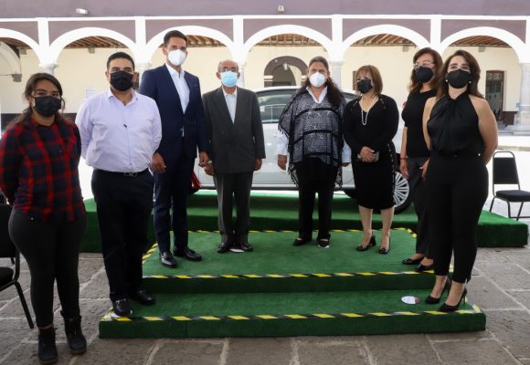 Entrega presidenta del SEDIF premio del Sorteo para la Asistencia Social 2021