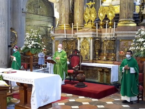 Llama arzobispo a privilegiar medidas sanitarias en escuelas