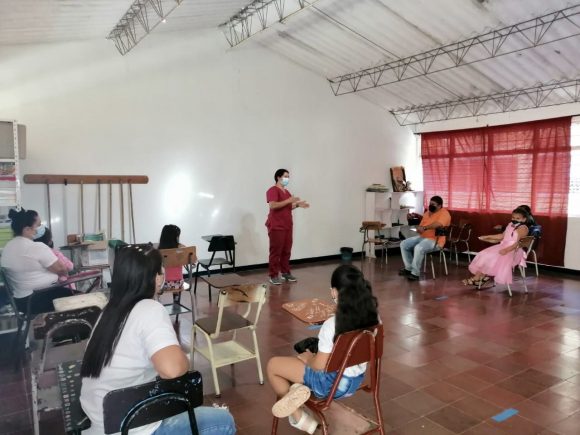 Los niños están más expuestos en cines, mercados, centros comerciales que asistiendo a la escuela: SEP