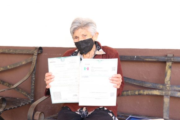 Beneficia Registro Civil del SEDIF a personas adultas mayores