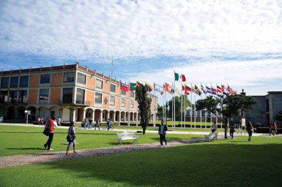 Fundación Mary Street Jenkins acusa persecución política de Barbosa para adueñarse de la UDLAP