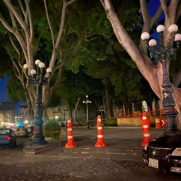 Dejan sin luz la 5 de Mayo y vuelven a cerrar el zócalo